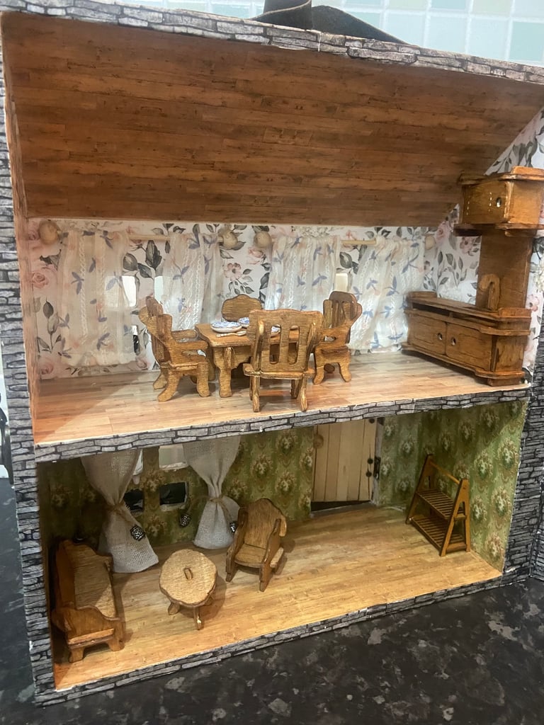 Wooden carry-on dollhouse with furniture