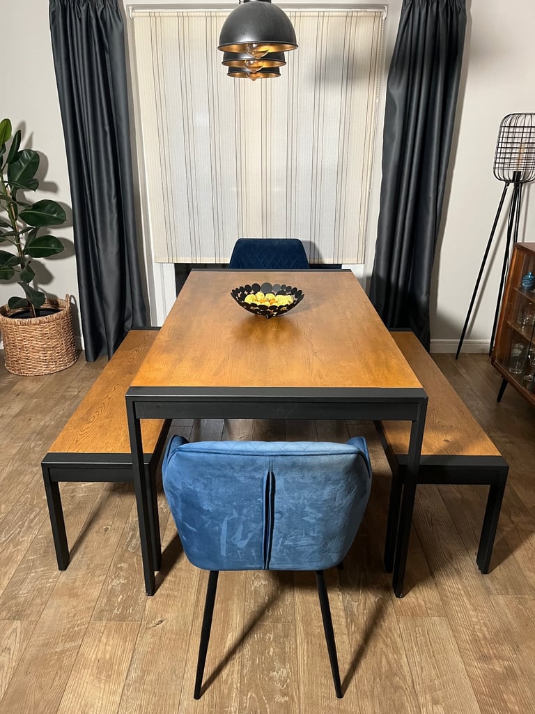 Stunning fully refurbished 6 person solid oak dining table set in urban/ industrial style