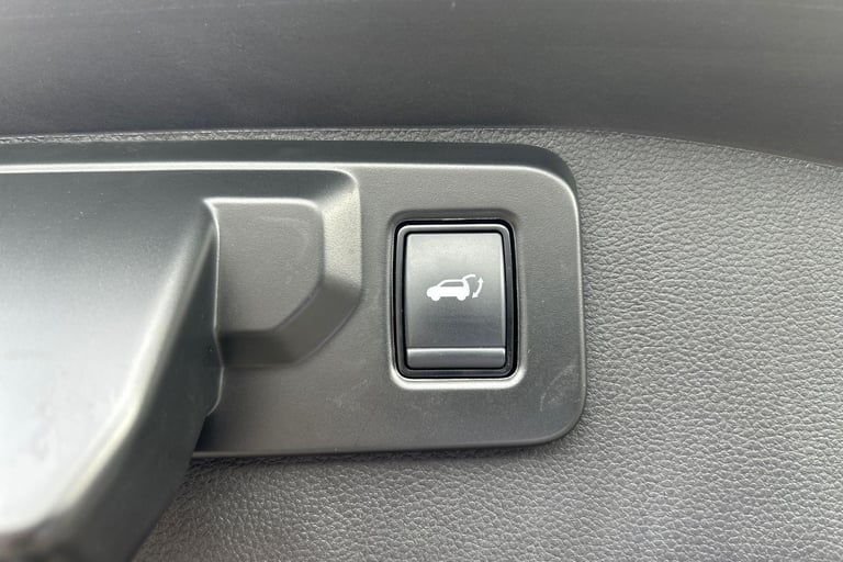 2023 Renault Austral E-Tech FHEV Iconic Esprit Alpine 5dr Auto 4C Estate Hybrid Automatic