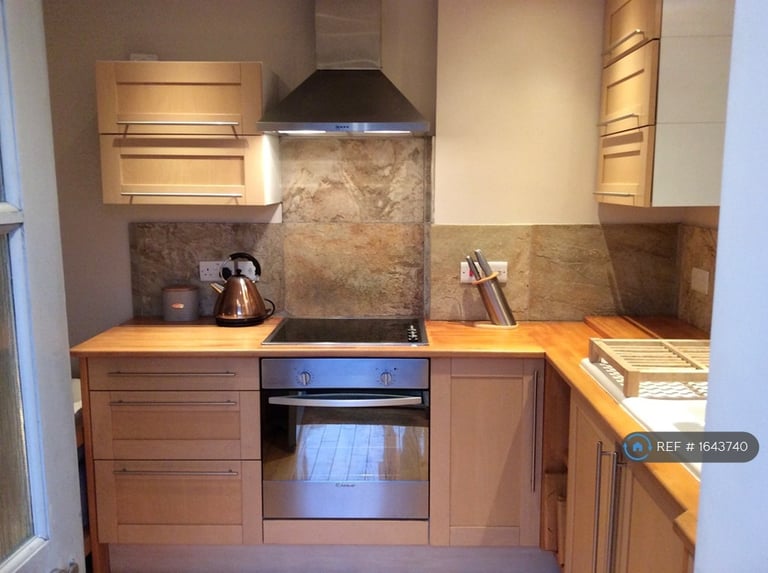 1 bedroom flat in Compton Way, Witney, Oxfordshire, OX28 (1 bed) (#1643740)