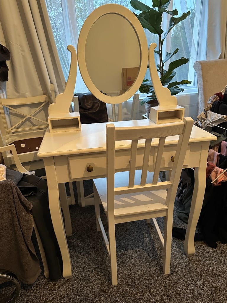image for 1x vanity table and chair set 
