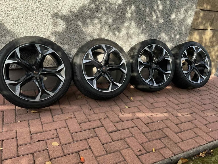 Set of 4 Cupra Formentor 19 inch Alloys with winter tyres