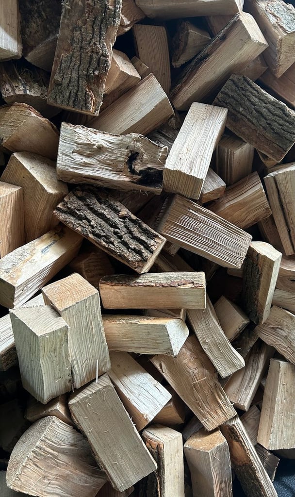 Top quality hardwood logs dried firewood dry ready to burn