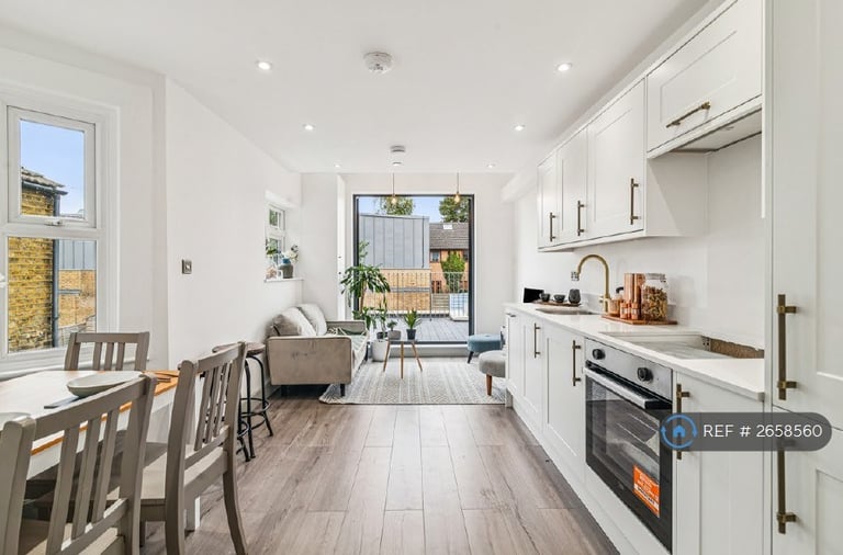 2 bedroom flat in Westcote Road, London, SW16 (2 bed) (#2658560)