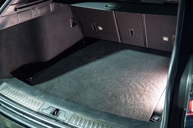 2019 Land Rover Range Rover Velar 3.0 D300 R-Dynamic HSE SUV 5dr Diesel Auto 4WD Euro 6 (s/s) (30...