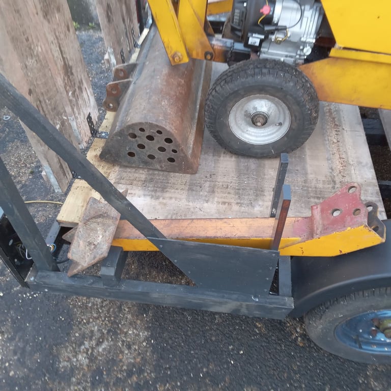 Digger and trailer with ramp and winch, new 13hp engine, spooler and pipes