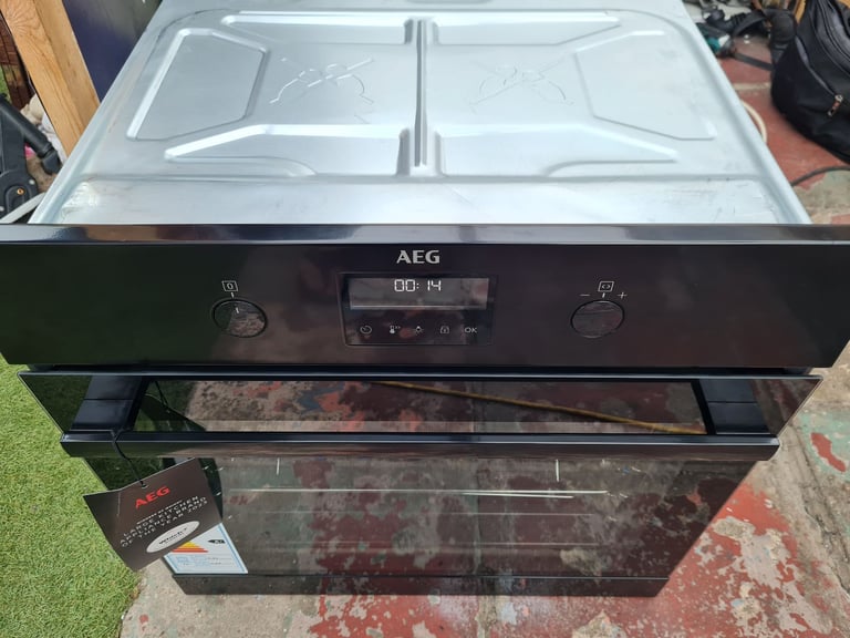 AEG 6000 SteamBake multifunction single electric oven built-in black Pyrolytic 
