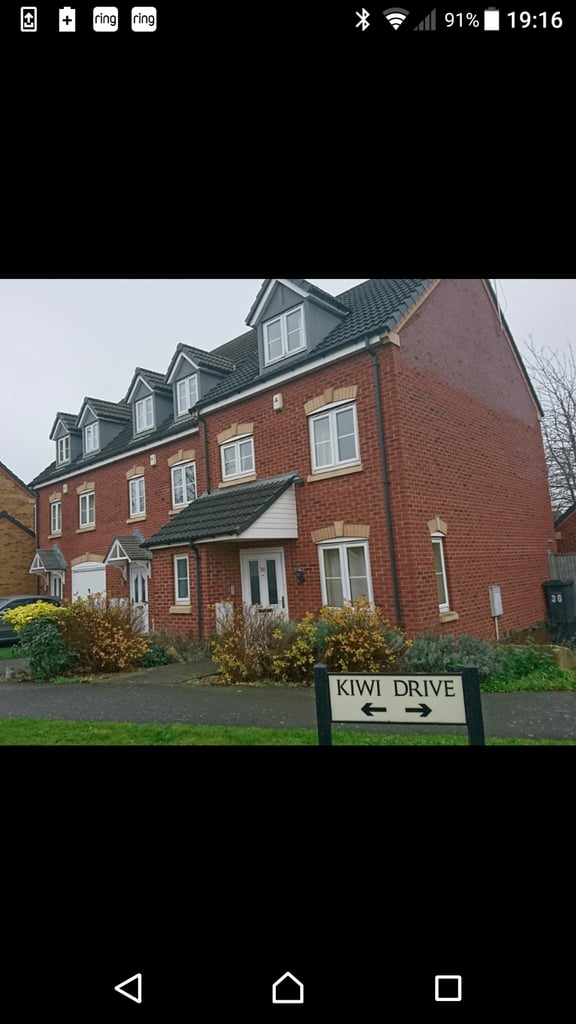 LARGE (1100 sq feet) 3 DOUBLE BED 3 STOREY CORNER HOUSE-BONUS AFTER 12 MONTHS subject to T&Cs