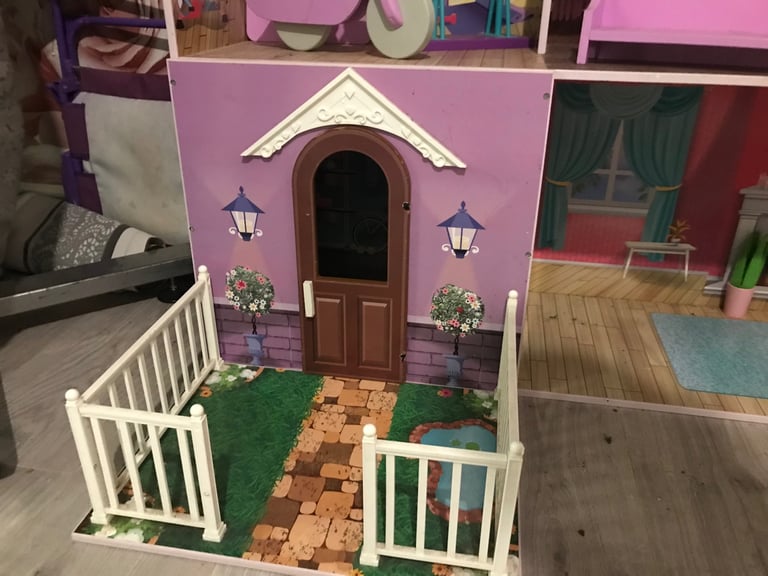 Dolls house large 