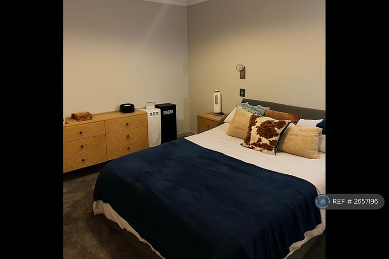2 bedroom flat in Manchester Road, Bury, BL9 (2 bed) (#2657196)
