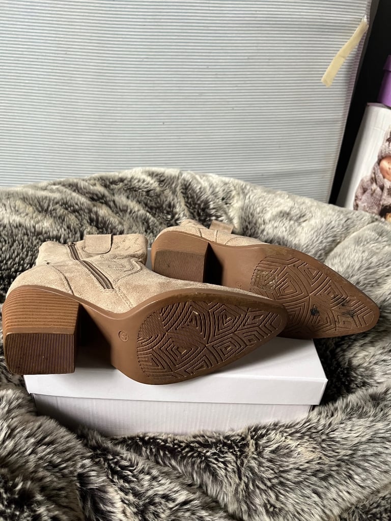 KHAKI FAUX SUEDE COWBOY ANKLE BOOTS