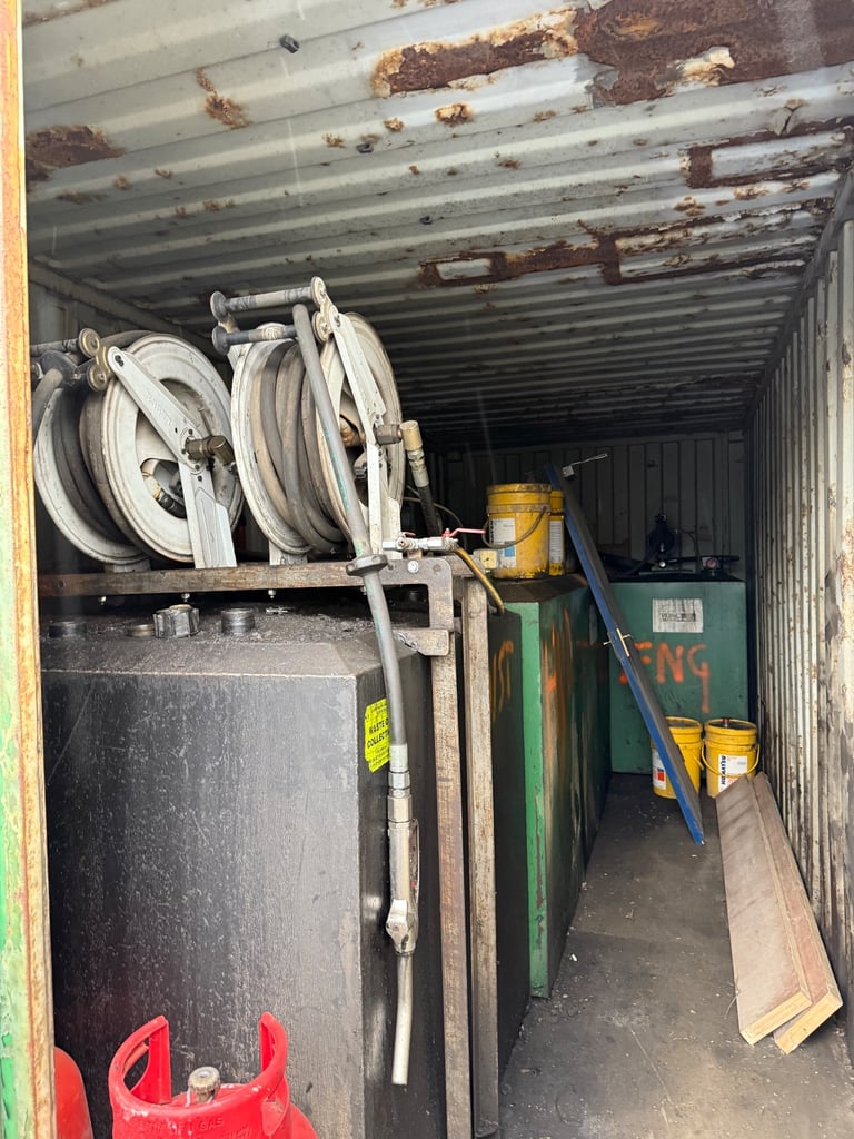 Engine oil hydraulic oil and waste oil tanks in 20ft container 