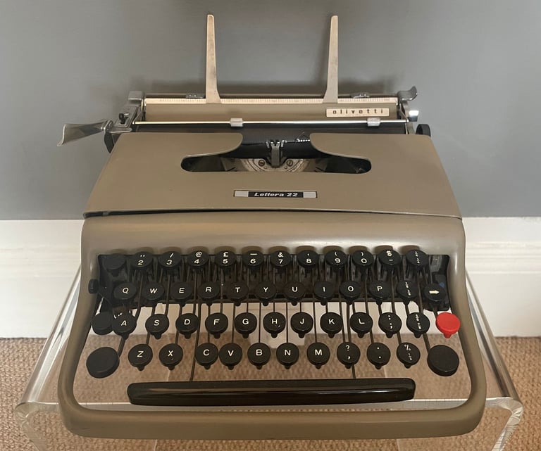 Classic Olivette typewriter - fully working