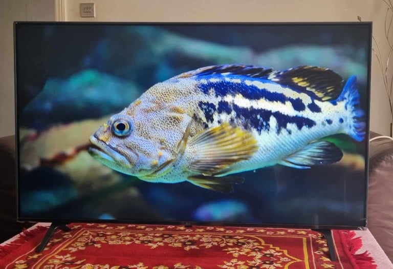 49" Smart tv in excellent condition 