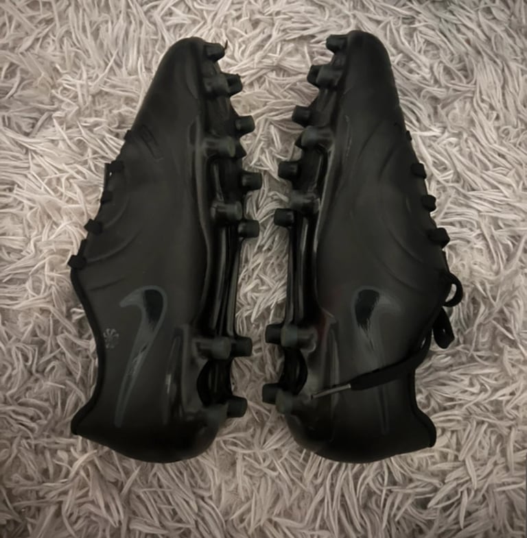 Nike football shoes for kids 