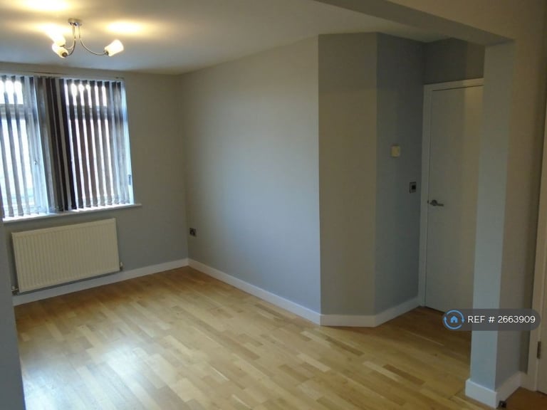 2 bedroom flat in Mulsanne Row, Crewe, CW1 (2 bed) (#2663909)