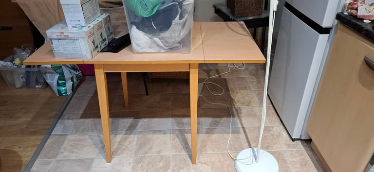 Dropleaf table