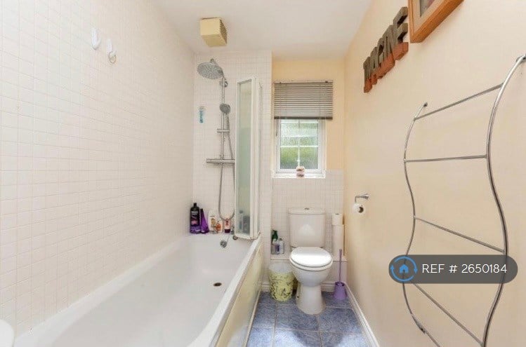 2 bedroom flat in Woodley House, Witney, OX28 (2 bed) (#2650184)