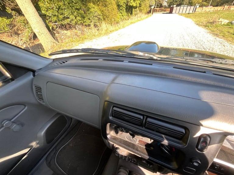 2004 Mitsubishi L200 2.5 TD 4Work Pickup 2dr Diesel Manual 4WD (113 bhp) PICKUP Diesel Manual