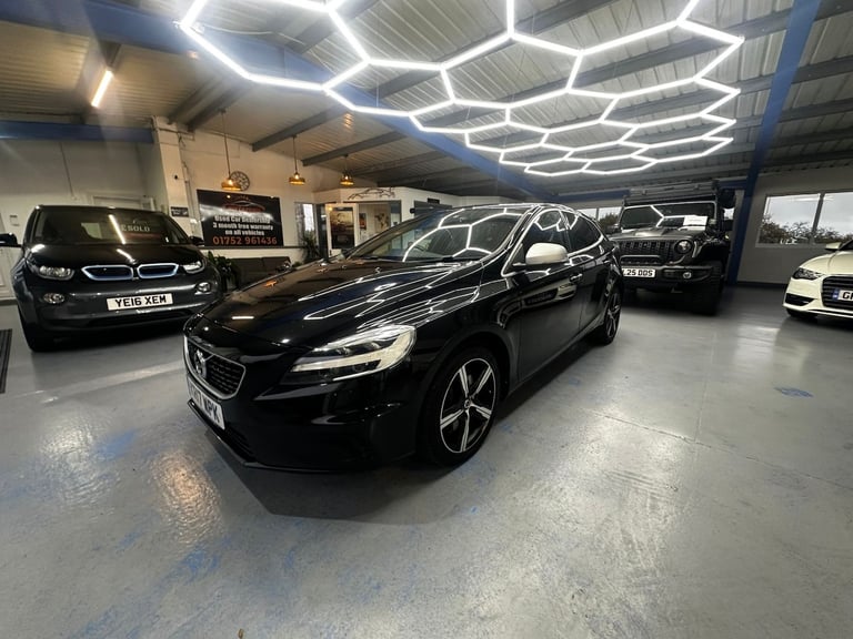 VOLVO V40 2.0 R-Design D3 2017