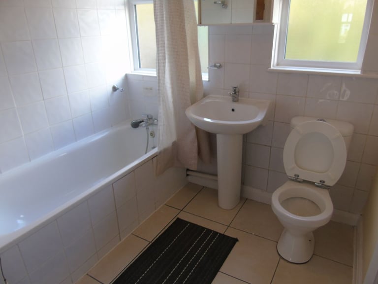 Very large 3 bedroom house for rent in the heart of Enfield EN8! Viewings start now