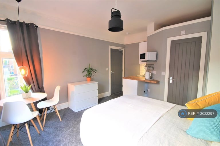 Studio flat in Heath Street, Tamworth, B79 (#2622297)