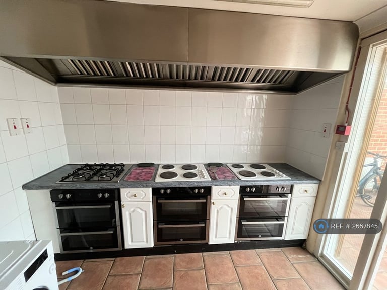 1 bedroom in High Street, Hanham, Bristol, BS15 (#2667845)