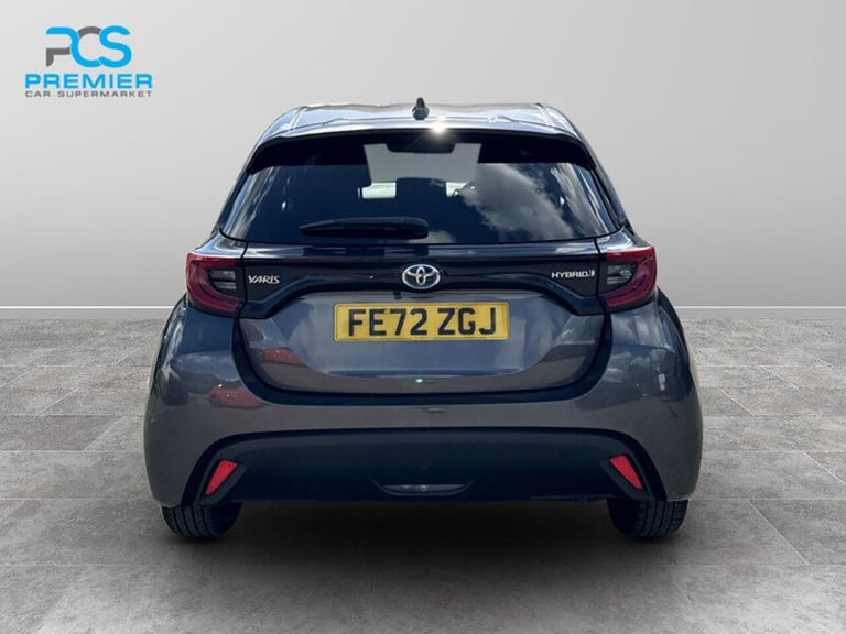  Toyota Yaris VVT-h Design Hatchback HYBRID Automatic