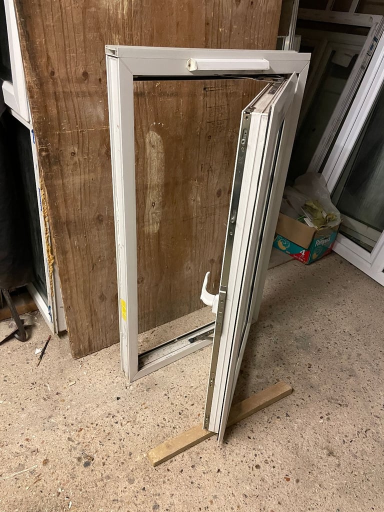 H 109 x W 65 cm - BEAUTIFUL GEORGIAN UPVC DOUBLE GLAZED WINDOW - CLEAR GLASS (REF: SJ466) 