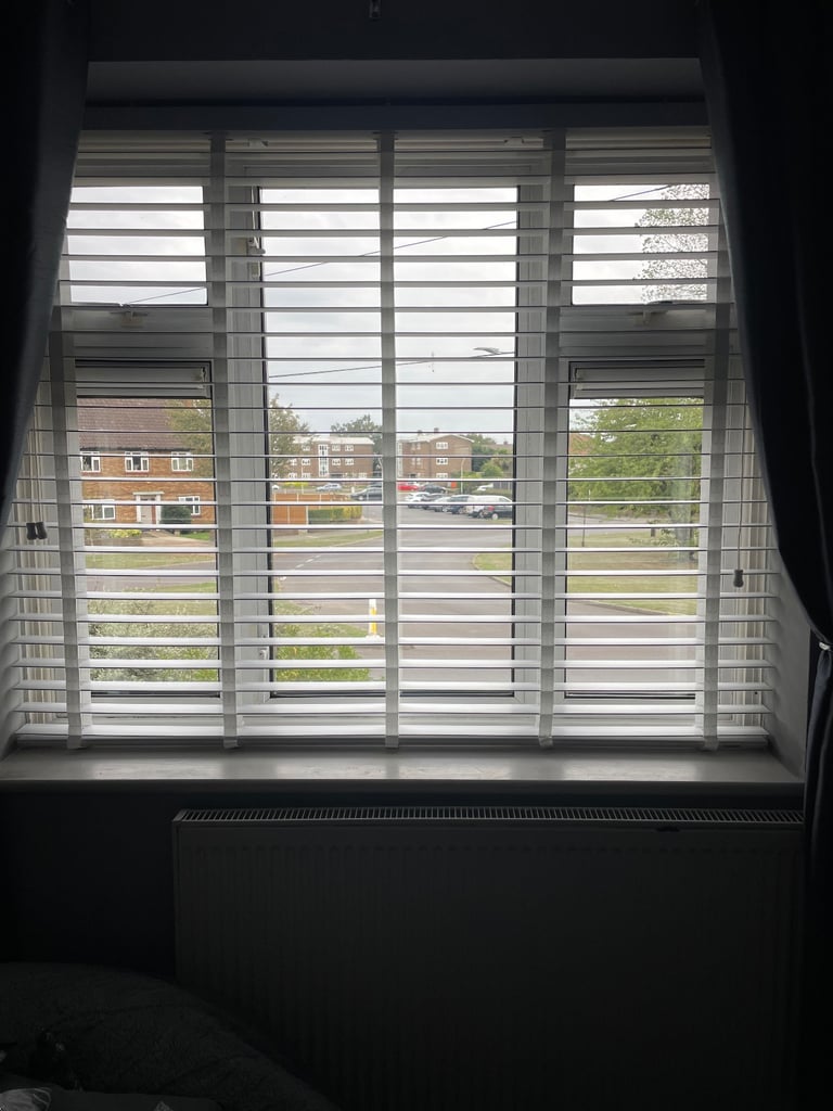 WHITE FAUX WOOD BLIND, NEW, 145cm x 120cm