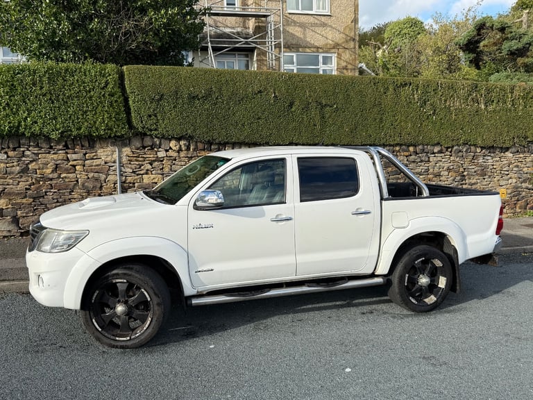 2012 TOYOTA HILUX INVINCIBLE DOUBLE CAB D/C 3.0 D4-D AUTO 4X4 WHITE 