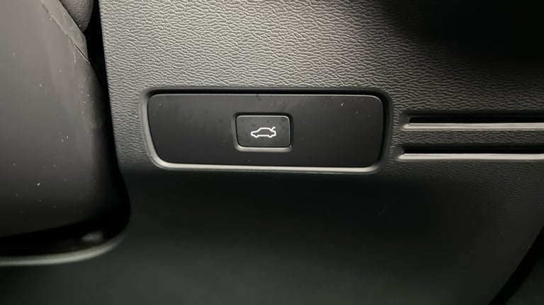 2025 Volvo XC40 Ultra, B4 Mild hybrid, Petrol, Dark Estate Petrol Automatic