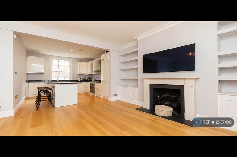 3 bedroom flat in Camden, London, NW1 (3 bed) (#2637480)