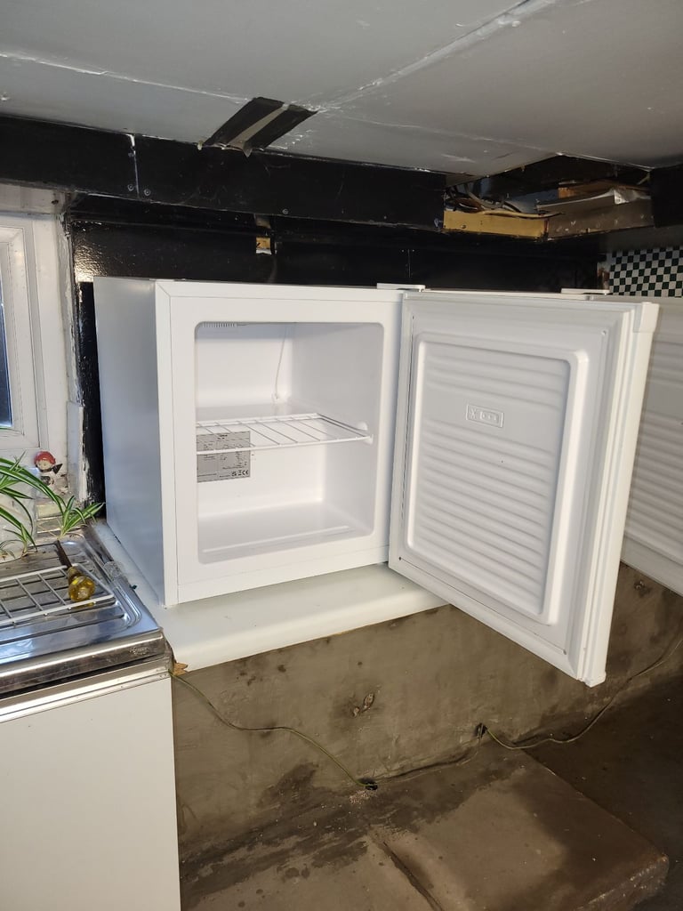 Small worksop freezer / Table Top Small Freezer