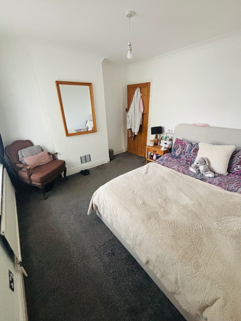 Room Let Short Term!