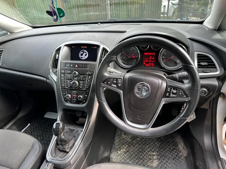 2013 Vauxhall Astra 1.7 CDTi 16V ecoFLEX SE 5dr SPARES IR REPAIRS ESTATE Diesel Manual - Image 9