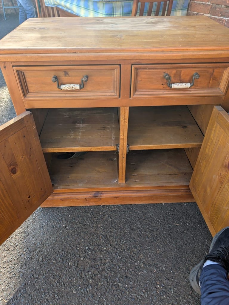 Small chunky pine sideboard 
