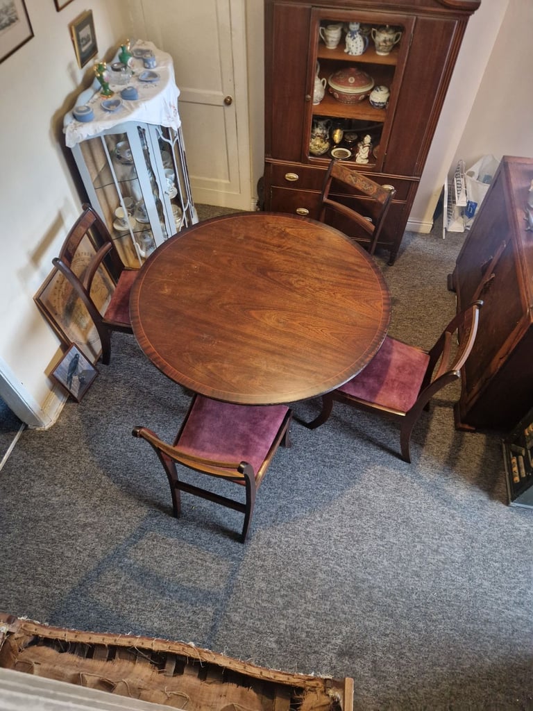 Beautiful antique mahogany round tilt table and chairs