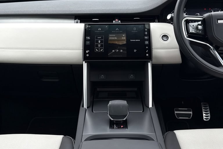 2025 Land Rover Discovery Sport 2.0 D200 Dynamic HSE 5dr SUV DIESEL Automatic