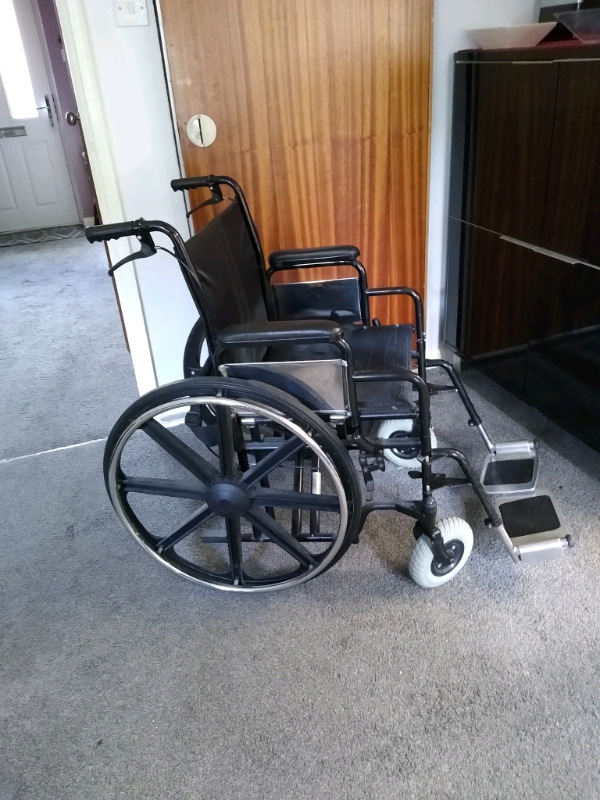 Heavy duty wheelchair 
