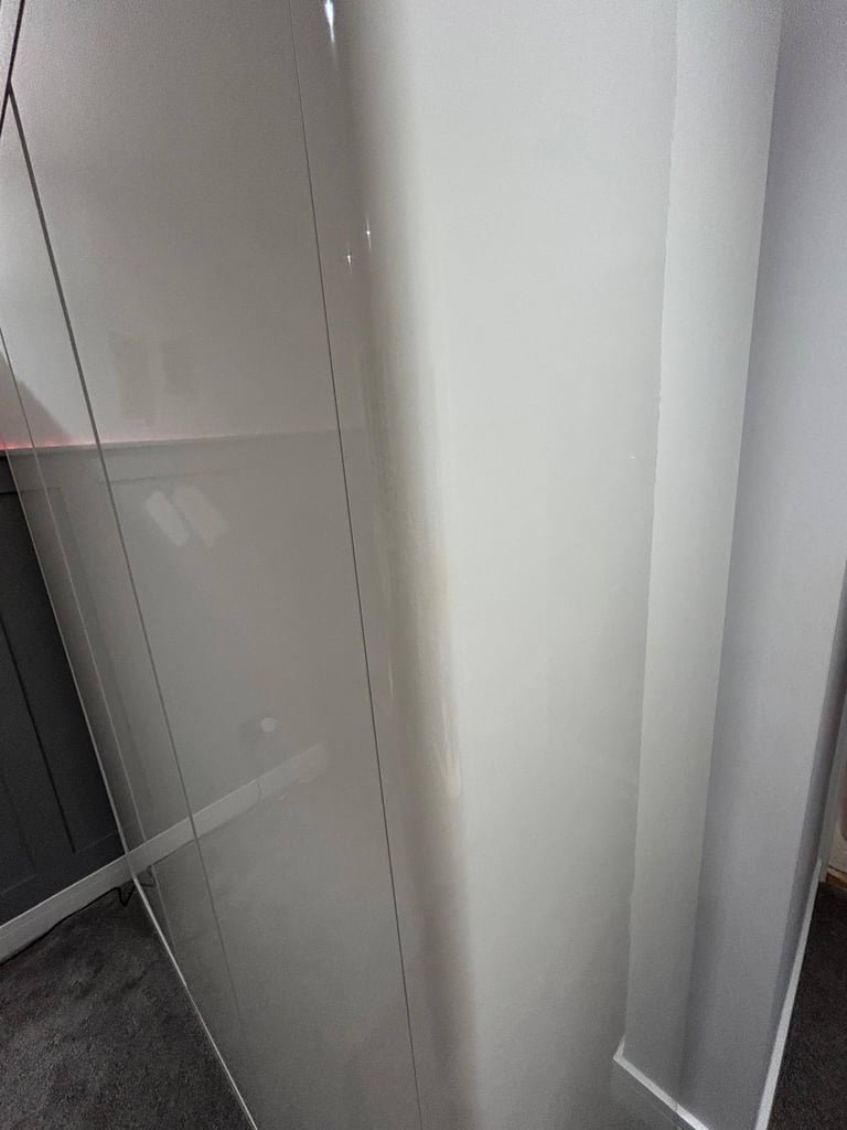 White Gloss bedroom furniture 