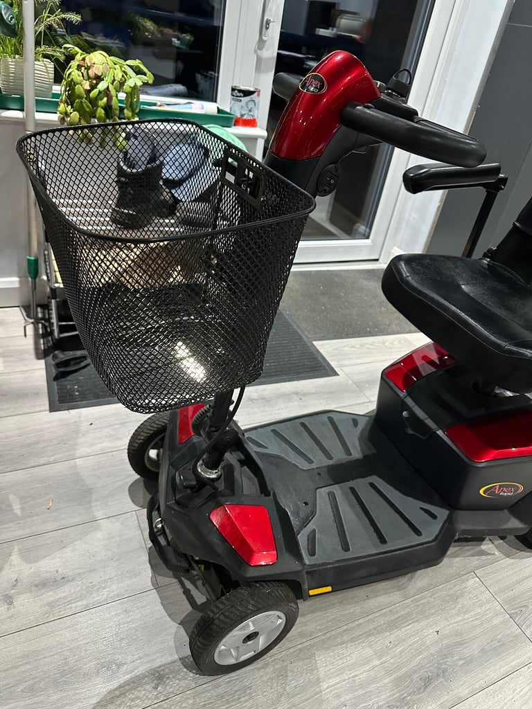 Apex Rapid Mobility Scooter in great condition With New Batteries