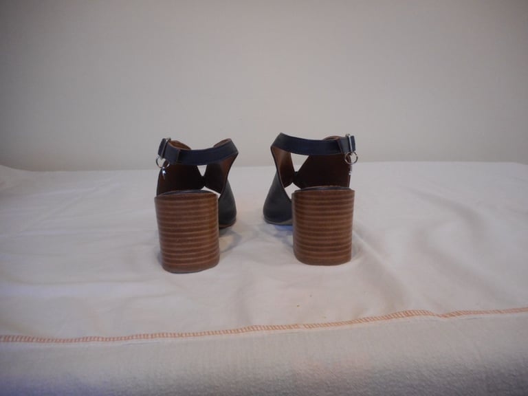  Ladies Shoes -Moda in Pelle sandals 