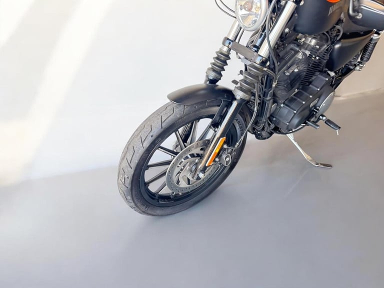 2015 Harley-Davidson Sportster 883 XL883N Iron 883
