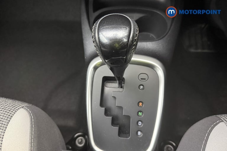 2020 Toyota Yaris 1.5 Hybrid Y20 5dr CVT [Bi-tone] HATCHBACK PETROL/ELECTRIC Automatic
