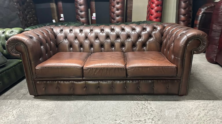 Stunning leather chesterfield 3 seater sofa 