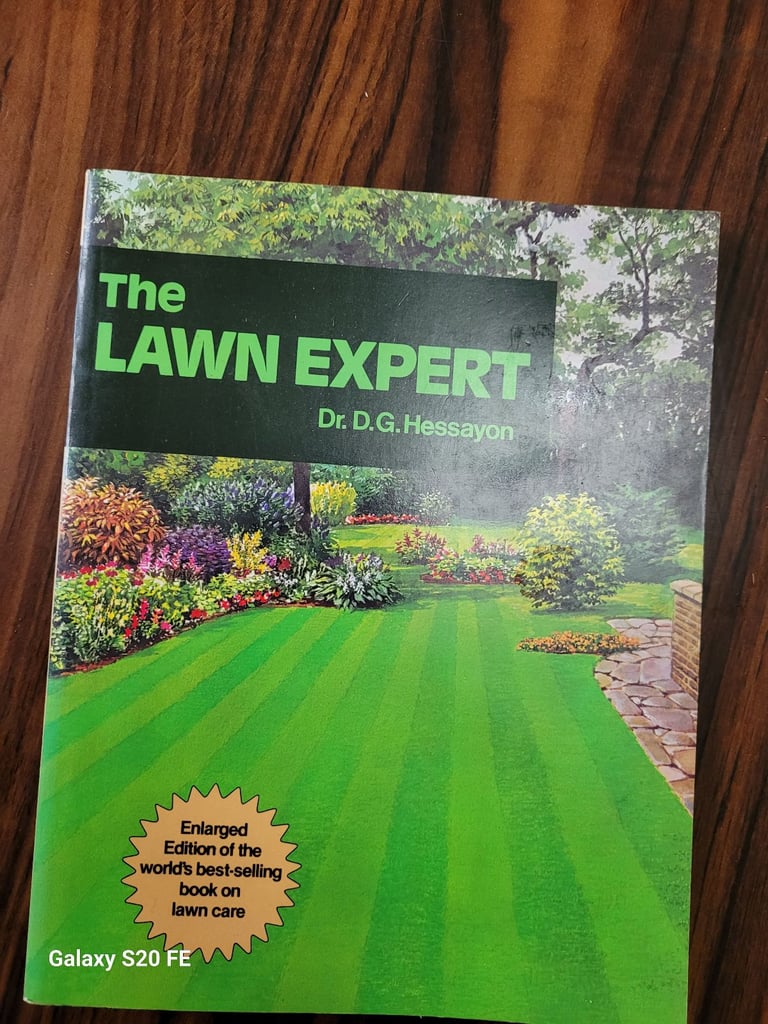 image for The Lawn Expert by Dr. D.G. Hessayon – Enlarged Edition | Best-Selling Guide