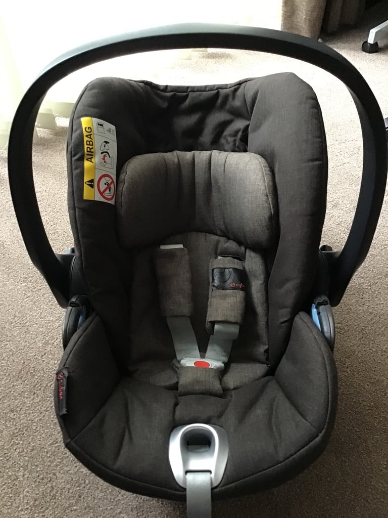 Cybex Cloud Q Car Seat in Dessert Khaki colour and isoFix base