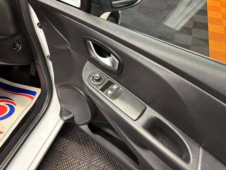 2016 Renault Clio 1.2 16V Play 5dr HATCHBACK Petrol Manual