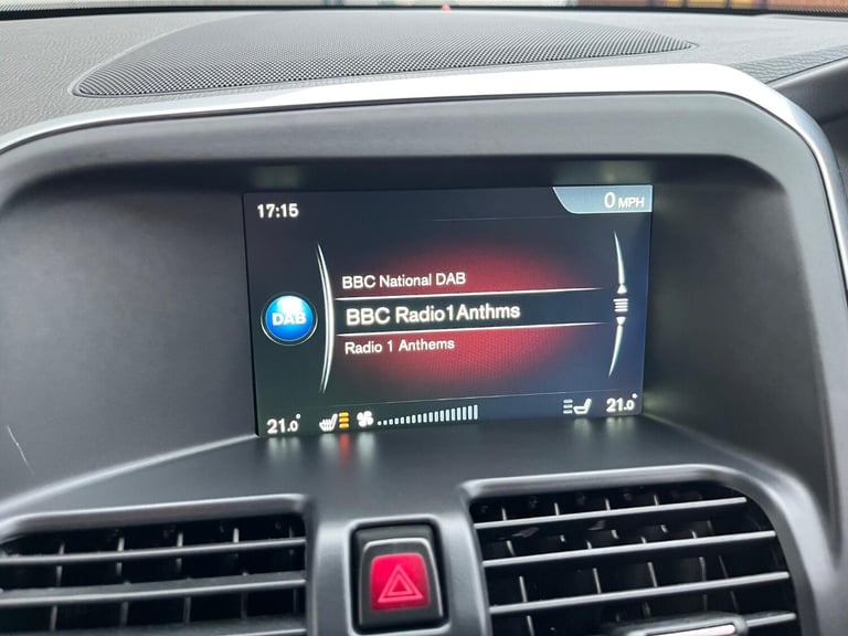 VOLVO XC60 2.0 R-Design Lux D4 (181hp) Silver Auto Diesel 2015